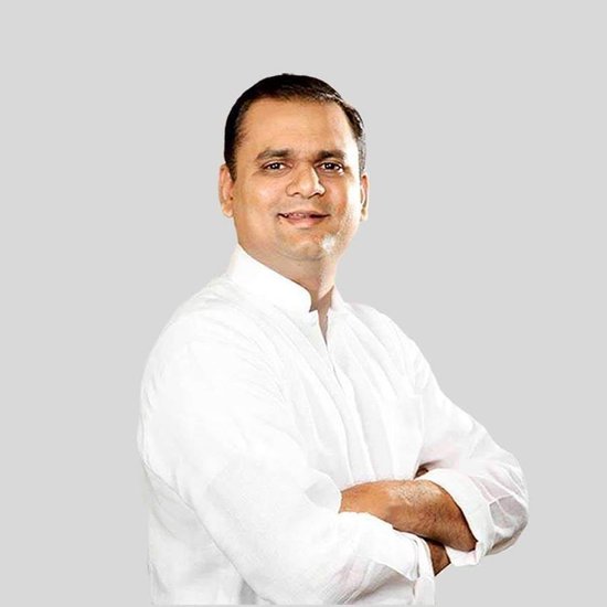 राहुल नार्वेकर महाराष्ट्र में लगभग सभी बड़ी पार्टियों के सदस्य रहे हैं। वह कांग्रेस और शिवसेना के बाद रद पवार की एनसीपी के भी सदस्य रहे। बाद में उन्होंने बीजेपी का दामन थाम लिया।