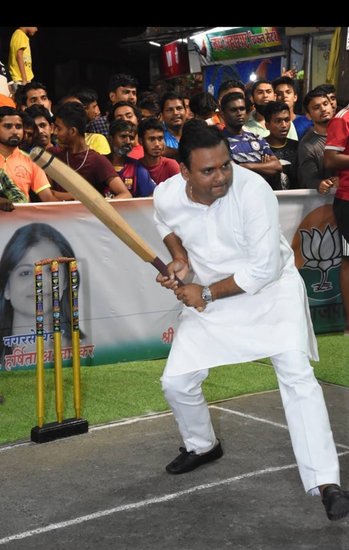 2019 में बीजेपी के टिकट पर कोलाबा से विधानसभा का चुनाव जीतने वाले राहुल नार्वेकर ने अपने चुनावी हलफनामे में बताया था कि वह करीब 38 करोड़ रुपये की चल अचल संपत्ति के मालिक हैं।