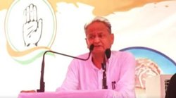 सचिन पायलट को इशारों-इशारों में गहलोत ने फिर चिढ़ाया, गुर्जरों के बीच जाकर बोले- कुछ तो वजह होगी जो हम बार-बार सीएम बनते हैं