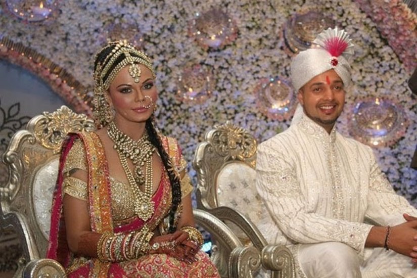 2009 में राखी सावंत का भी स्वयंवर हुआ था और यह उस वक्त काफी चर्चा में था। शो के अंत में राखी को इलेश नाम का एनआरआई कंटेस्टेंट पसंद आया। राखी ने इलेश से सगाई भी कर ली लेकिन दोनों ने शादी नहीं की। 