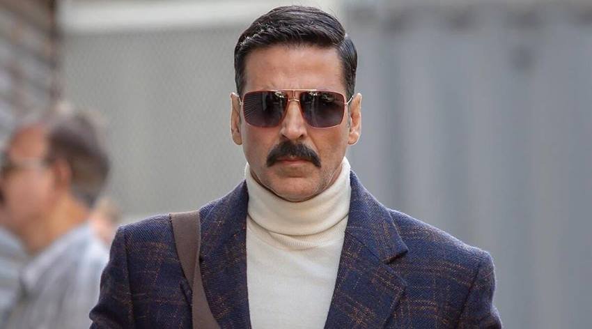 Akshay Kumar: अक्षय कुमार जो हिट फिल्म की गारंटी माने जाते रहे हैं उनकी भी पिछली तीन फिल्में बुरी तरह से पिटी हैं। बेल बॉटम, बच्चन पांडे और सम्राट पृथ्वीराज के फ्लॉप होने के बाद उन्हें एक अदद हिट फिल्म का इंतजार है।