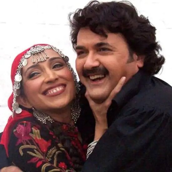 Rasik Dave Death News: महाभारत सहित तमाम हिंदी और गुजराती नाटकों में काम कर चुके एक्टर रसिक दवे (Rasik Dave) का निधक हो गया है। वह काफी समय से किडनी की बीमारी से जूझ रहे थे। रसिक की पत्नी केतकी दवे (Ketaki Dave) 'क्योंकि सास भी कभी बहू थी' टीवी सीरियल, 'आमदनी अठन्नी खर्चा रूपया' जैसी फिल्म सहित कई अन्य नाटकों व फिल्मों में काम कर चुकी हैं। 