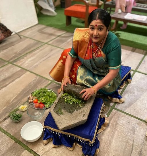 रसिक ने जाते-जाते अपनी पत्नी केतकी से क्या कहा, इसका खुलासा अब टीवी शो अनुपमा में बा का किरदार निभा रहीं एक्ट्रेस अल्पना बुच ने किया है। 