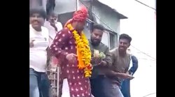 मध्य प्रदेश: रतलाम में हार के बाद भी बीजेपी के मुस्लिम उम्मीदवार शाहिद अंसारी ने क्यों किया डीजे पर डांस, उड़ाए नोट