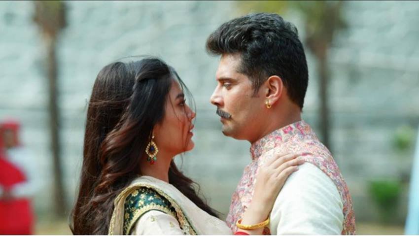 Molki: टीवी सीरियल मोलकी की लीड जोड़ी में नजर आए अमर उपाध्याय और प्रियल महाजन के बीच 25 साल का फासला है।