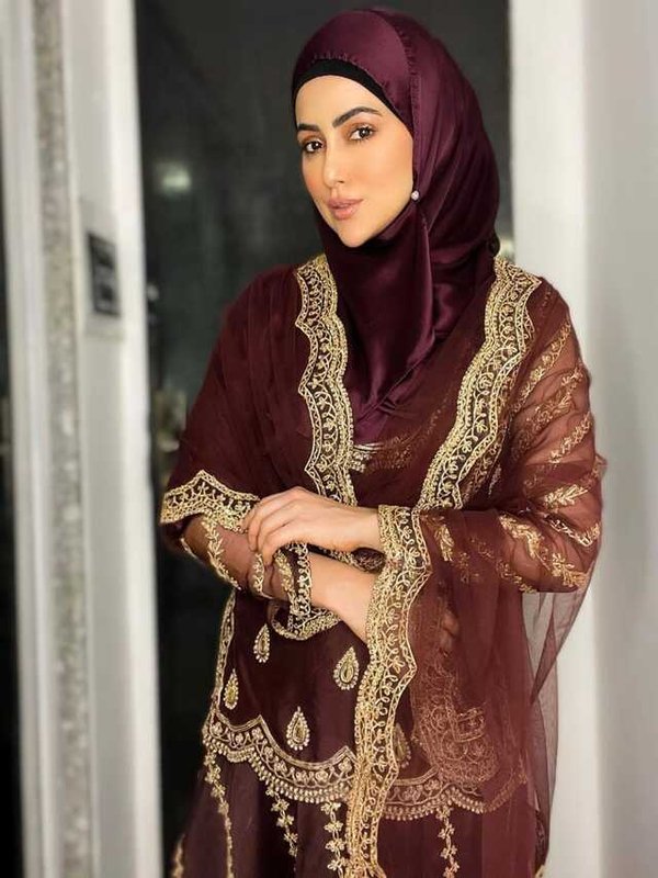 SANA KHAN AND HIJAAB - KNOW THE FACTS