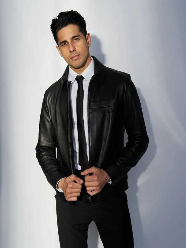 SIDHARTH MALHOTRA ONSCREEN KISSING