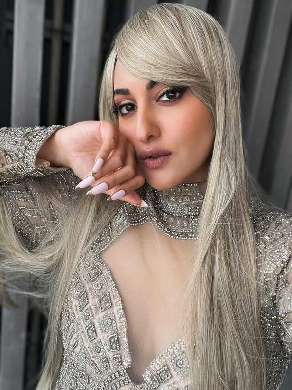 SONAKSHI SINHA IN NEW HAIRSTYLE