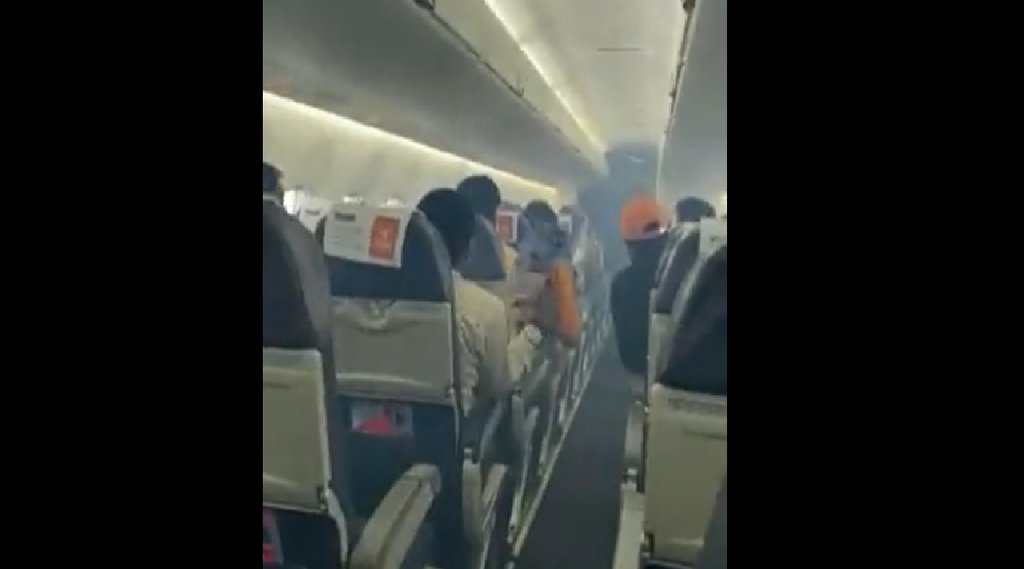 New Delhi, Delhi Airport, Smoke in flight, Five thousand feet, SpiceJet plane, Delhi to Jabalpur