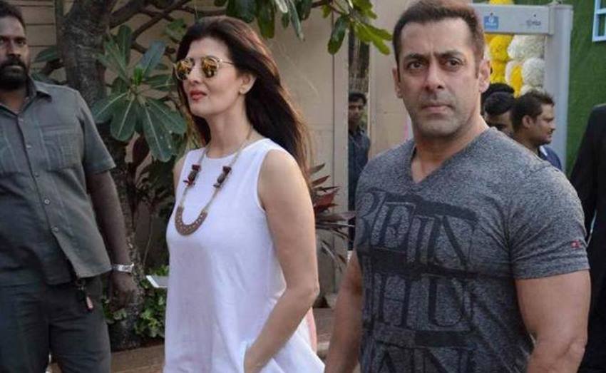 संगीता बिजलानी सलमान खान के साथ रिलेशनशिप में रही हैं। सलमान के साथ उनकी शादी के कार्ड भी छप गए थे। लेकिन ऐन वक्त पर ये रिश्ता टूट गया। 