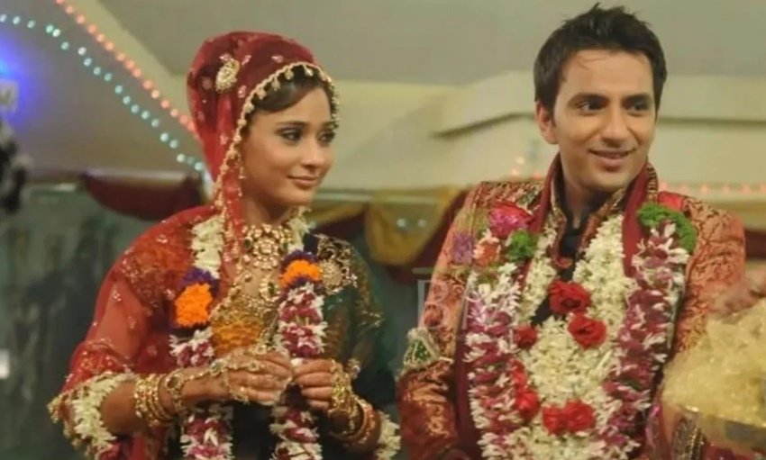 बता दें कि इससे पहले सारा ने 2010 में अली मर्चेंट से शादी की थी लेकिन शादी के कुछ महीने बाद ही दोनों का तलाक हो गया था। (Photos: Sara Khan/Shantanu Raje Instagram)