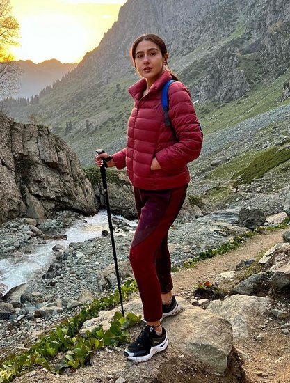सारा अली खान शो के पिछले सीजन में भी अपने क्रश के बारे में बता चुकी हैं। तब उन्होंने कार्तिक आर्यन का नाम लिया था। इसके बाद दोनों के अफेयर की भी खूब चर्चा हुई थी। (Photo: Sara Ali Khan Instagram) (यह भी पढ़ें: जब केदारनाथ में -7 डिग्री टेंपरेचर में नीले पड़ गए थे सारा अली खान के होंठ, जाह्नवी कपूर ने खोले ट्रिप के राज)