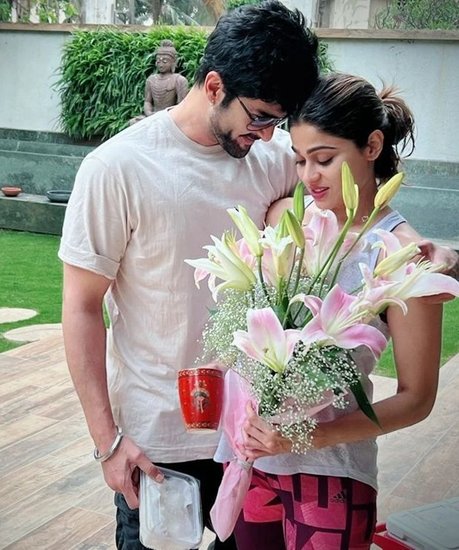 दरअसल शमिता शेट्टी और राकेश बापट ने आधिकारिक तौर पर एक-दूसरे से ब्रेकअप कर लिया है और इसकी जानकारी इंस्टाग्राम स्टोरी के जरिए दी है। 