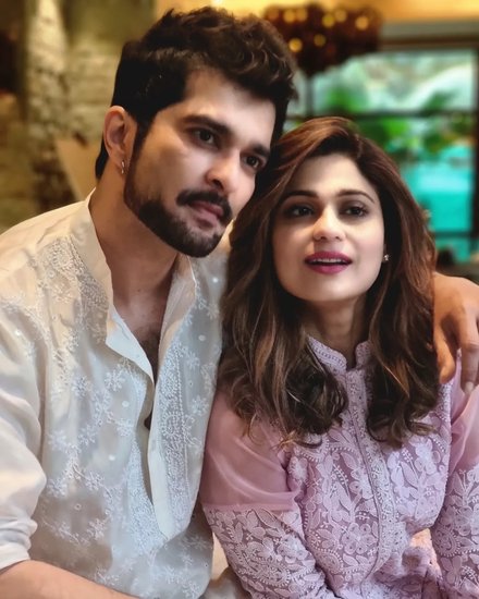 जब शमिता बिग बॉस 15 का हिस्सा बनीं तो राकेश बापट शो में उन्हें सपोर्ट करने के लिए पहुंचे थे और सोशल मीडिया के जरिए भी शमिता को सपोर्ट कर रहे थे। (यह भी पढ़ें: अपने डेब्यू शो के डायरेक्टर पर ही दिल हार बैठी थीं दीपिका सिंह, यूं शुरू हुई थी रोहित राज संग लव स्टोरी)