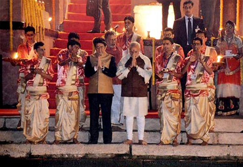 शिंजो आबे कई बार भारत आ चुके हैं और प्रधानमंत्री नरेंद्र मोदी के साथ उनकी खास दोस्ती थी। (यह भी पढ़ें: भगवंत मान ने दो बार रचाई शादी, पंजाब के ये मंत्री और MLA अब तक हैं अविवाहित)