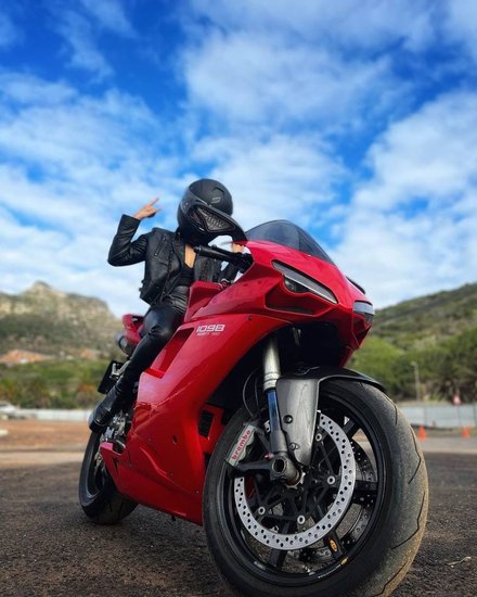 बता दें कि शिवांगी जोशी रील लाइफ पार्टनर के साथ रियल लाइफ में भी बेहद करीब रहे हैं। यह भी कहा जाता है कि दोनों रिलेशनशिप में हैं।