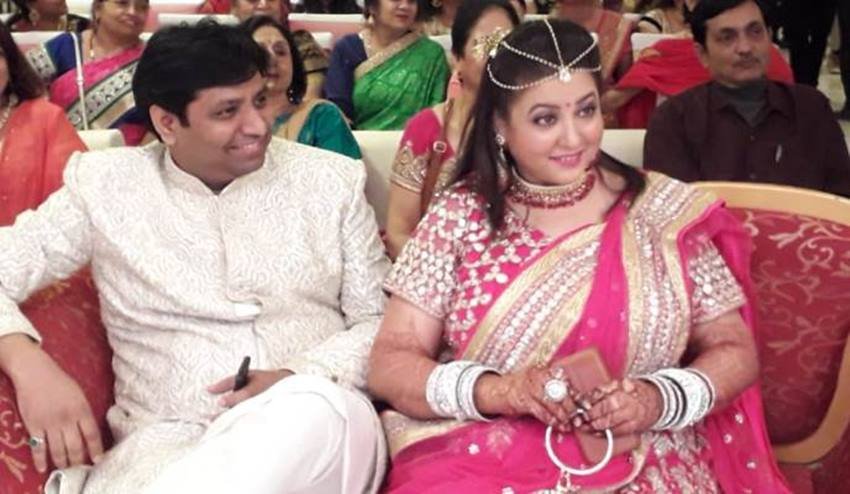 सुरभि की मैरिड लाइफ ठीक नहीं रही। हाल ही में सुरभि तिवारी ने अपने पति और ससुराल वालों पर घरेलू हिंसा करने का आरोप लगाया है। सुरभि तिवारी प्रवीण कुमार सिन्हा से तलाक लेने जा रही हैं।