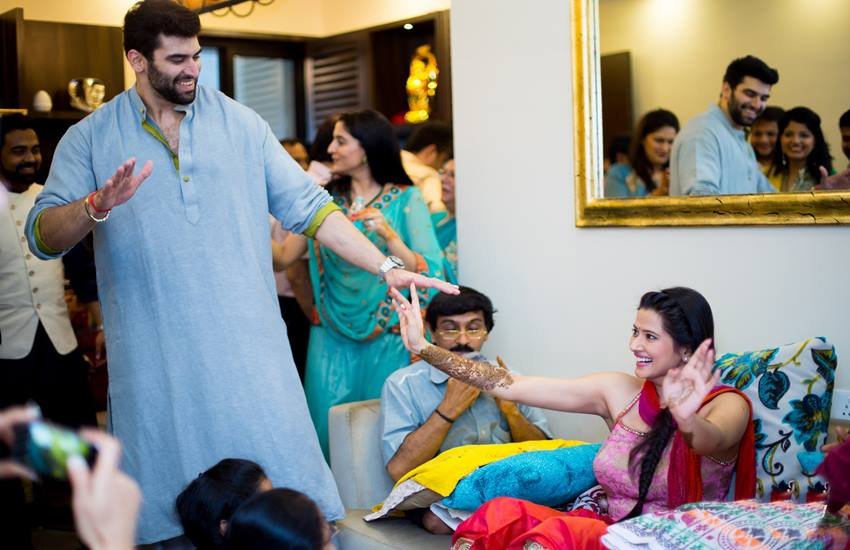 एक्टर निकितिन धीर ने अपने पिता की पसंद से शादी की है। निकितिन की शादी एक्ट्रेस कृतिका सेंगर से हुई है जिन्हें पंकज धीर ने पसंद किया था। 