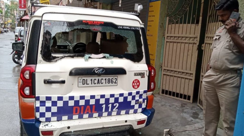 delhi| delhi police| naveen jindal| pcr van|