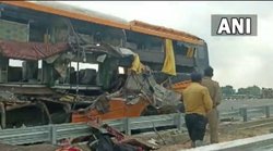 Bus Accident In Barabanki: पूर्वांचल एक्सप्रेस-वे पर दो डबल डेकर बसों में भिड़ंत, 8 की मौत, 20 घायल, हादसे पर सीएम योगी ने जताया दुख