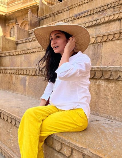 विनती घूमने के साथ-साथ नई-नई चीजें एक्स्प्लोर करने की भी काफी शौकीन हैं। (All Photos: Vinati Makijany Instagram)
