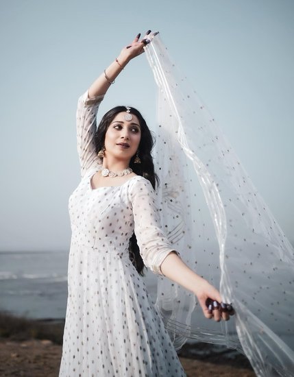 ये रिश्ता क्या कहलाता है, ये तेरी गलियां और दिल दोस्ती डांस जैसे टीवी शो में नजर आ चुकी एक्ट्रेस वृषिका मेहता भी प्रोफेशनल डांसर रही हैं। (Photo: Vrushika Mehta Instagram)