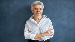 50 की उम्र पार करते ही महिलाओं में इन चीजों की हो सकती है कमी, जानिए इनसे होने वाले रोगों से कैसे बचें