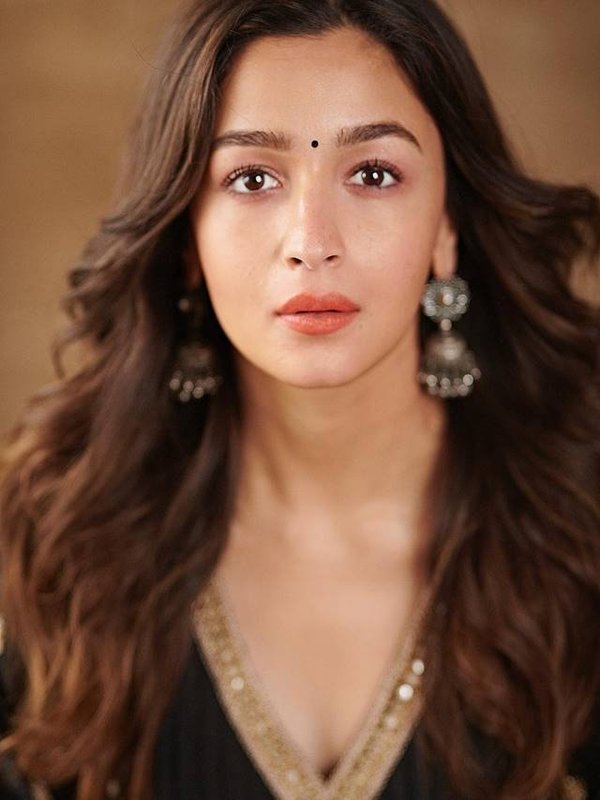 alia bhatt stunning look