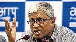 पत्रकार आशुतोष बोले- सोशल मीडिया से जितना दूर रहे उतना अच्छा है, लोगों ने किए ऐसे कमेंट्स