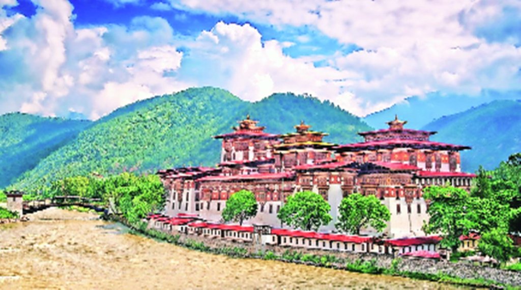 पर्यटकों के लिए दो साल बाद खुल रहा है भूटान