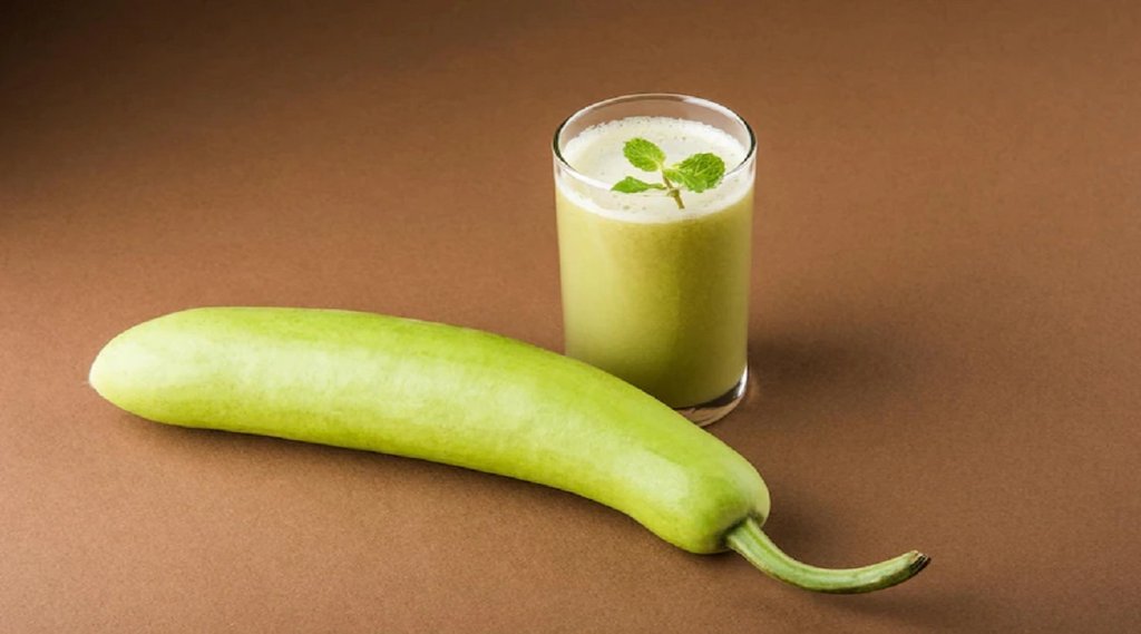 लौकी का जूस लिवर और किडनी संबंधी समस्याओं का उपचार करता है और टॉक्सिन को बॉडी से बाहर निकालता है। photo-freepik