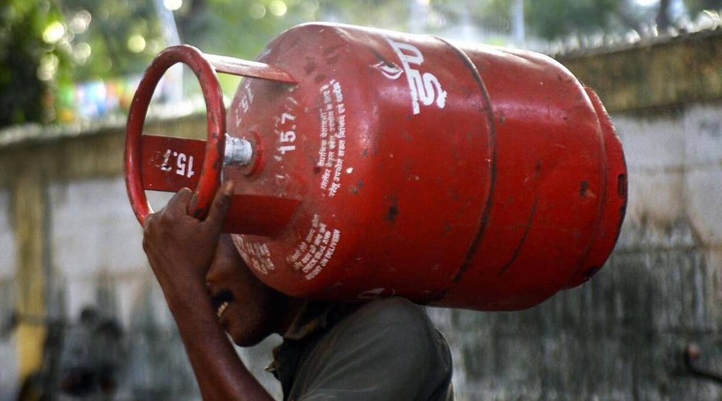 LPG cylinder | Business News | LPG New Rate
