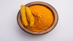 Turmeric for Diabetes: क्या मधुमेह के रोगियों को हल्दी का सेवन करना चाहिए? जानिए क्या है सच