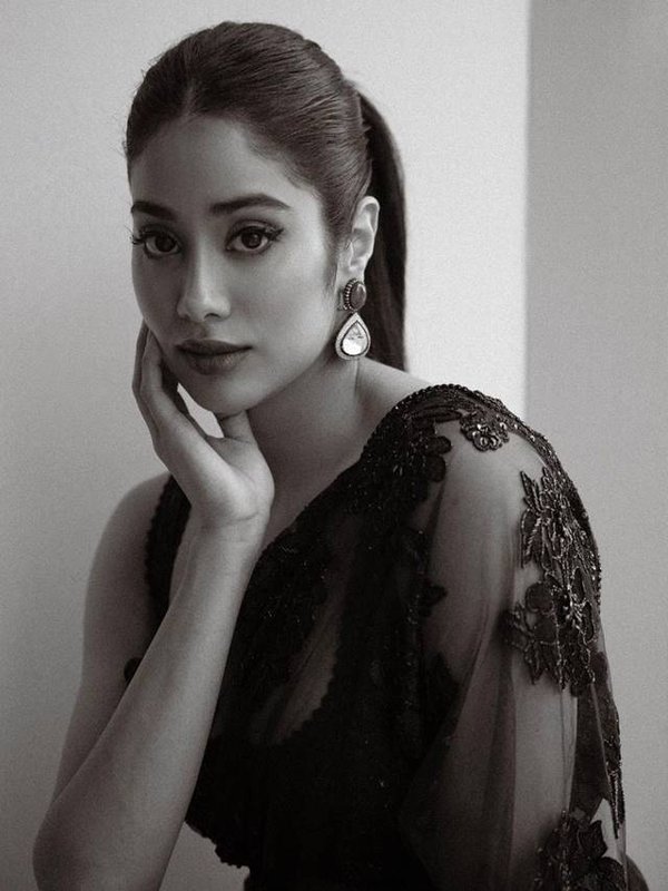 janhvi kapoor saree style