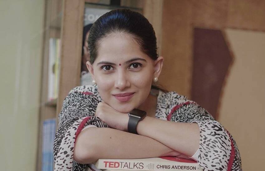 Jaya Kishori: जया किशोरी देश के चर्चित लोगों में शुमार हैं। भजन गायकी से कथा वाचन तक में जया किशोरी ने अपनी प्रतिभा का लोहा मनवाया है। अब तो वह मोटिवेशनल स्पीकर भी बन गई हैं। आए दिन जया किशोरी अपने मोटिवेशनल कोट्स सोशल मीडिया में शेयर करती रहती हैं। आइए डालें एक नजर: