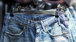 जींस-टीशर्ट में दिखे तो खैर नहीं, भदोही की DM ने जारी किया आदेश, औपचारिक ड्रेस में दफ्तर आने को कहा