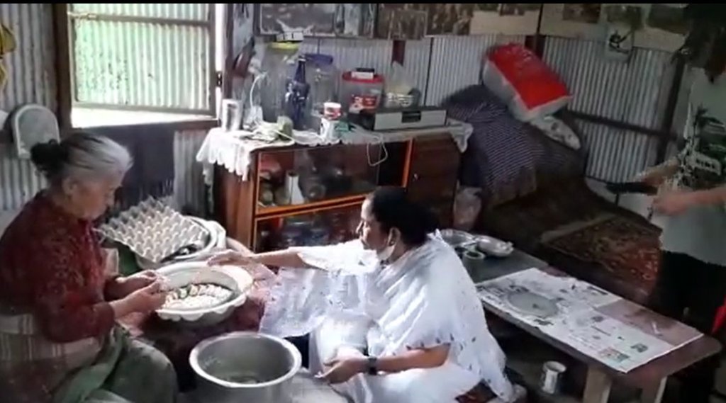 maamta banerjee| momos| darjeeling