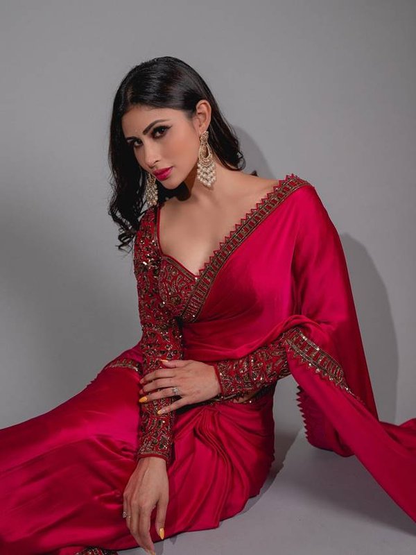 mouni red love