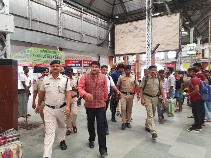 सबसे पहले 2014 में मनोज तिवारी लोकसभा सांसद चुने गए थे। 2019 में वह नॉर्थ-ईस्ट दिल्ली से ही दोबारा चुनकर संसद पहुंचे।