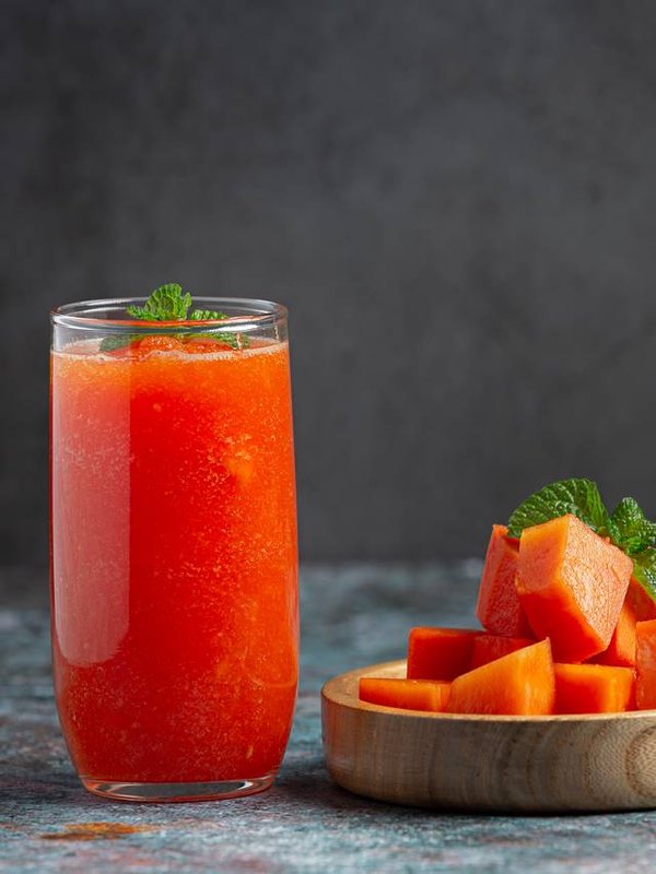 papaya juice serve with fresh papaya chopped
