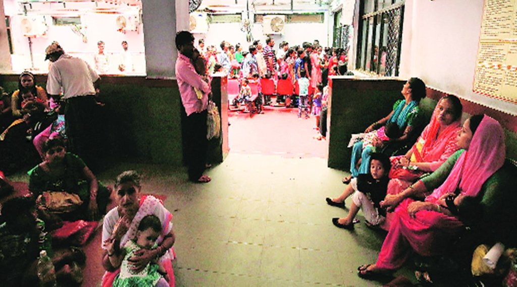 अस्पतालों में भटकते रहे मरीज, नहीं मिला समय पर इलाज