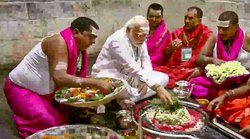 लाइव शो रिपोर्टर ने कहा – बैजनाथ मंदिर जाने वाले पहले पीएम नरेंद्र मोदी, कांग्रेस नेता बोले – थोड़ा इतिहास पढ़ लिया करें