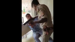 UP, Balrampur, Policeman, Threat with revolver, UP Police, UP News
