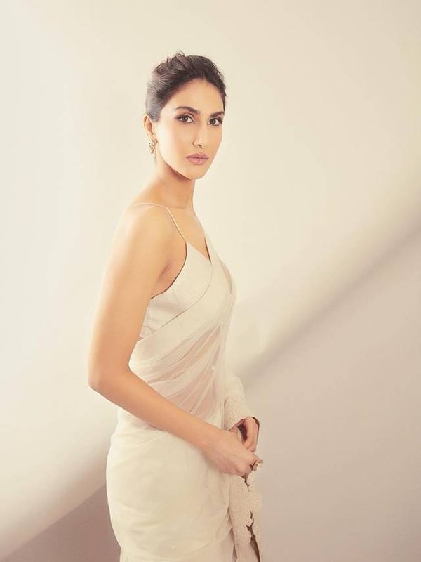 vaani kapoor in white saree