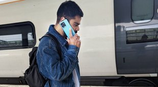 Virat Kohli using Vivo V25 Phone