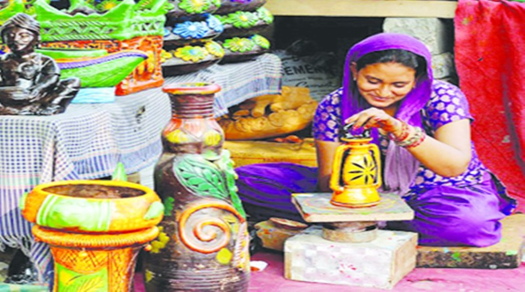 उद्यमिता का आसमान : स्वयं-सहायता समूह और महिलाएं