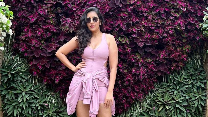 चारू असोपा की पहली शादी उस वक्त हुई थी जब वो महज 18 साल की ही थीं लेकिन कुछ ही समय बाद इस रिश्ते में खटास पड़ गई। आपसी समझ की कमी होने के चलते रिश्ता ज्यादा समय तक नहीं चल पाया और दोनों ने तलाक ले लिया। तलाक के कुछ सालों बाद चारू ने अपना टीवी डेब्यू किया था।