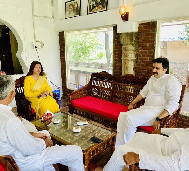 सोनाली फोगाट साल 2019 के हरियाणा विधानसभा चुनाव में बीजेपी से आदमपुर सीट से प्रत्याशी थीं। हालांकि वह चुनाव हार कुलदीप विश्नोई से हार गईं थीं।
