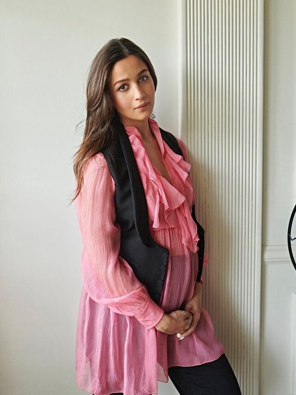 ALIA BHATT ENJOYING HER PREGNANCY PERIOD