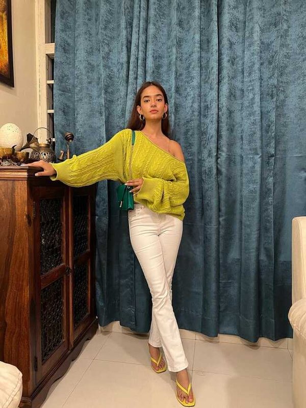 ANUSHKA SEN - STYLISH PHOTOSHOOT